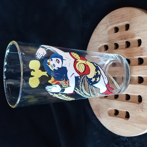 Vintage 1978 Wonder Woman Collector Series Glassware